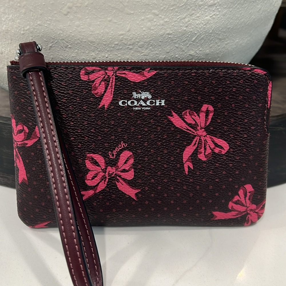 🎀Coach🎀 Wristlet 🎀 - Picture 2 of 16